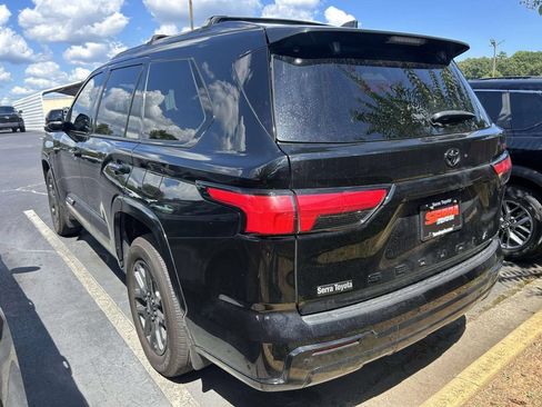 Used 2025 Toyota Sequoia Platinum AWD/4WD image 2