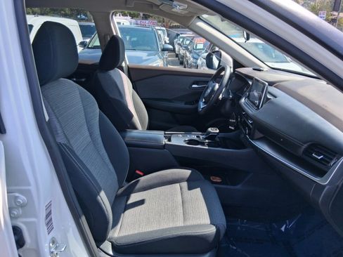 Used 2023 Nissan Rogue SV FWD image 8
