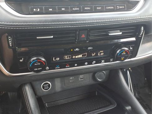 Certified 2021 Nissan Rogue SL w/ Premium Package AWD/4WD image 20