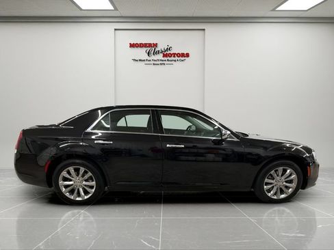 Used 2019 Chrysler 300 Limited AWD/4WD image 6