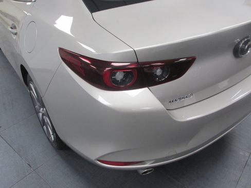 Used 2024 MAZDA MAZDA3 s image 12