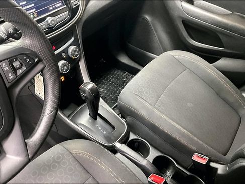 Used 2020 Chevrolet Trax LS FWD image 14