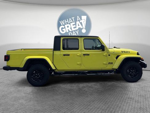 Used 2023 Jeep Gladiator Sport AWD/4WD image 2