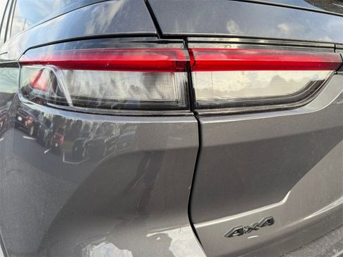 New 2025 Jeep Grand Cherokee Altitude image 21