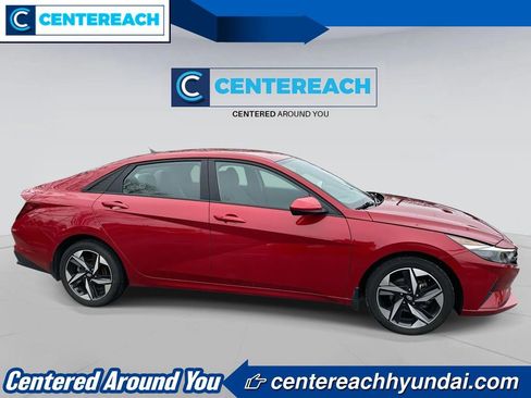 Used 2023 Hyundai Elantra SEL w/ Convenience Package image 3