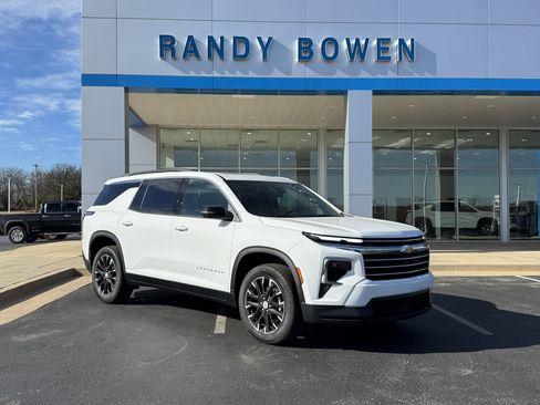 New 2026 Chevrolet Traverse LT image 1