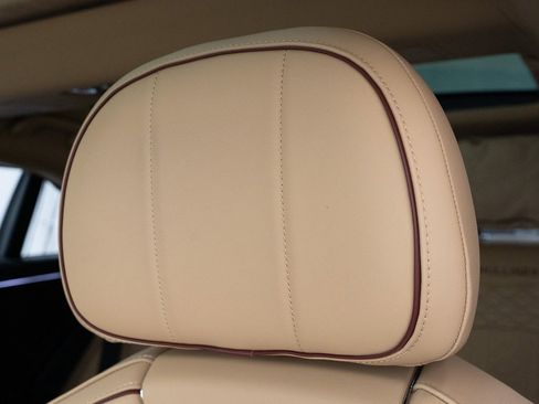 Used 2025 Bentley Flying Spur Plug-In Hybrid image 17