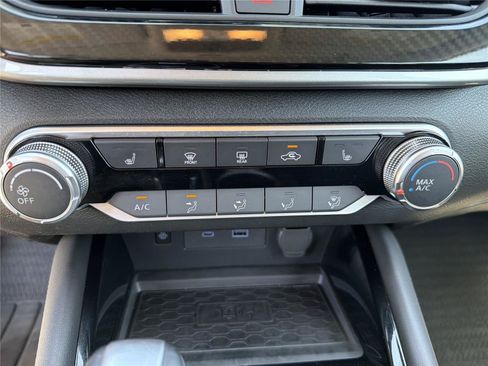 Used 2024 Nissan Altima 2.5 SR w/ SR Premium Package FWD image 8