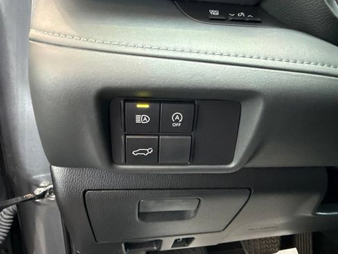Used 2023 Toyota Highlander XLE FWD image 20