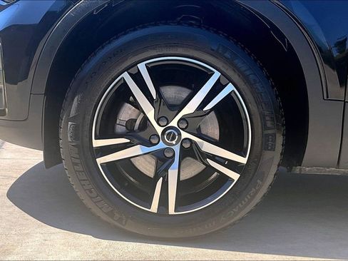 Used 2025 Volvo XC40 B5 Core w/ Protection Package Premier AWD/4WD image 12