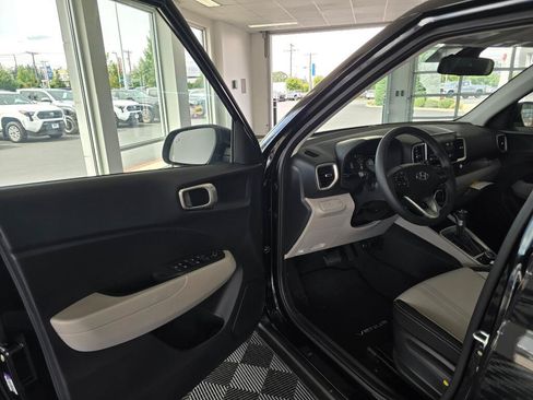 New 2026 Hyundai Venue SEL FWD image 30