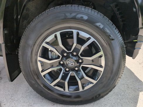 Used 2023 Toyota Tacoma TRD Sport w/ Advanced Technology Package image 10