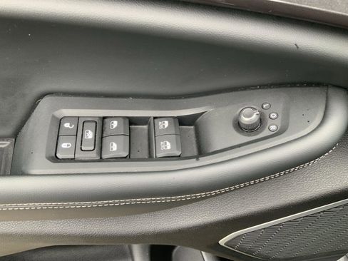 Used 2022 Jeep Grand Cherokee L Laredo w/ Luxury Tech Group I AWD/4WD image 24