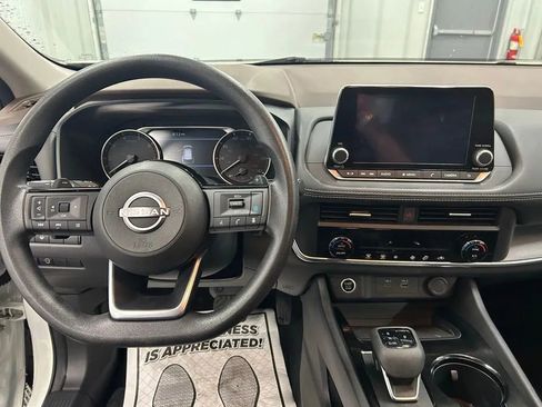 Used 2023 Nissan Rogue SV image 14