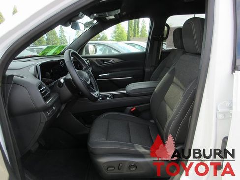 Used 2025 Chevrolet Traverse LT w/ Midnight/Sport Edition image 12