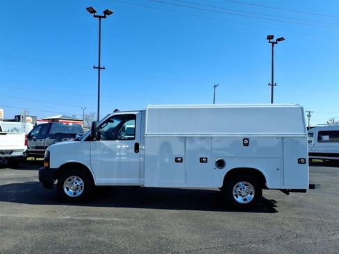 Used 2020 Chevrolet Express 3500 w/ Power Convenience Package image 2