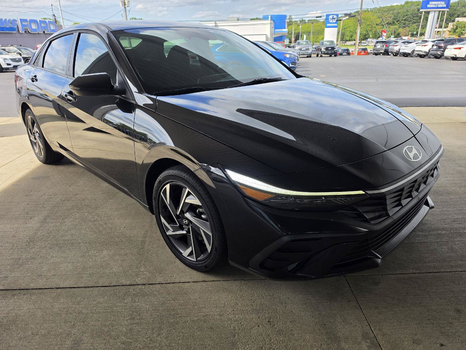 Used 2025 Hyundai Elantra SEL FWD image 5