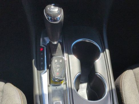 Used 2021 Chevrolet Equinox LT image 18