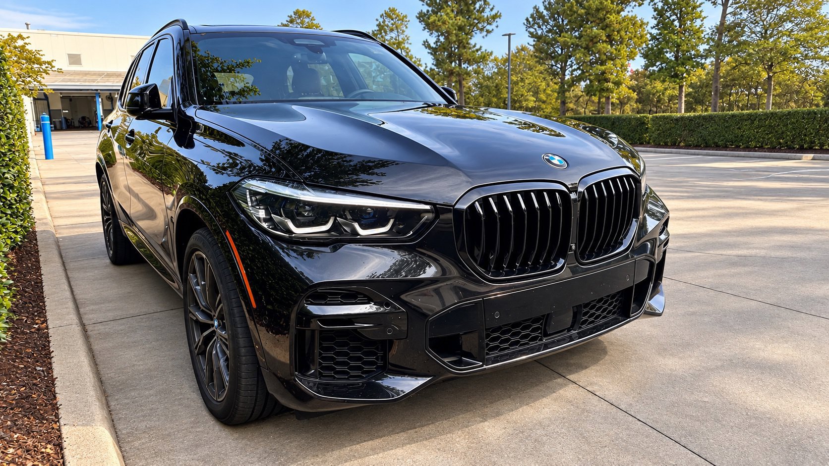 Used 2023 BMW X5 xDrive40i w/ M Sport Package AWD/4WD image 1