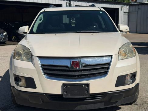 Used 2010 Saturn Outlook XR FWD image 2