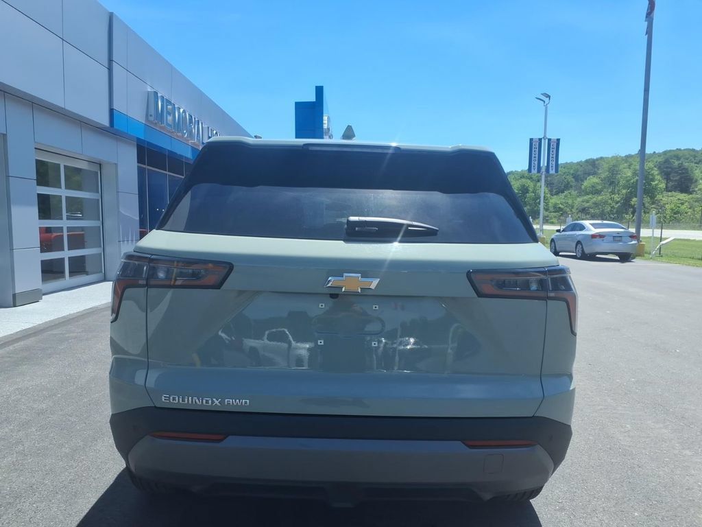 Used 2026 Chevrolet Equinox LT AWD/4WD image 6