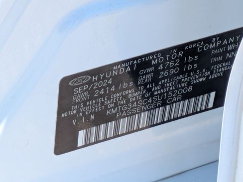 Used 2025 Genesis G70 2.5T RWD image 30