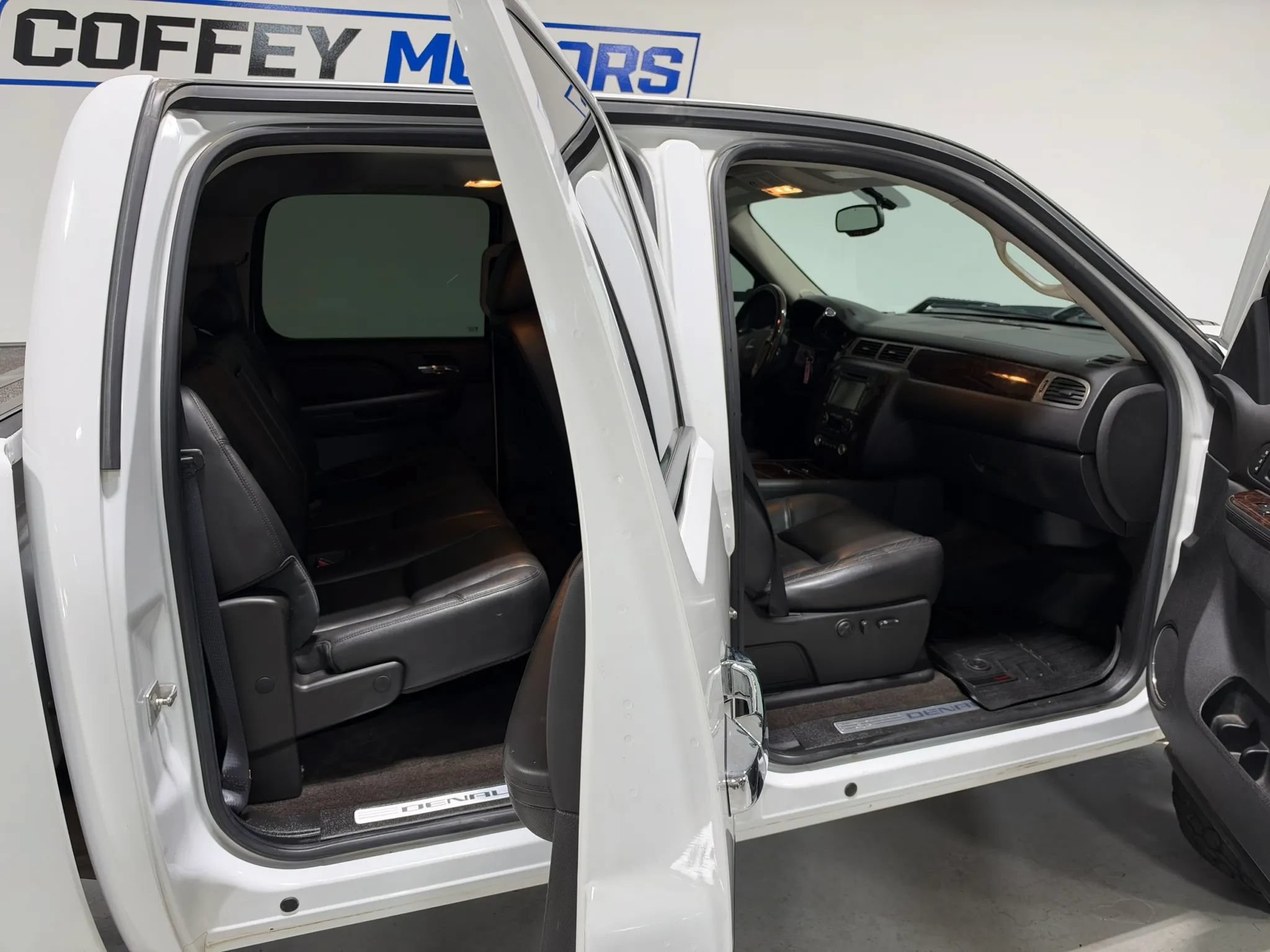 Used 2012 GMC Sierra 2500 Denali w/ Suspension Package, Off-Road AWD/4WD image 17