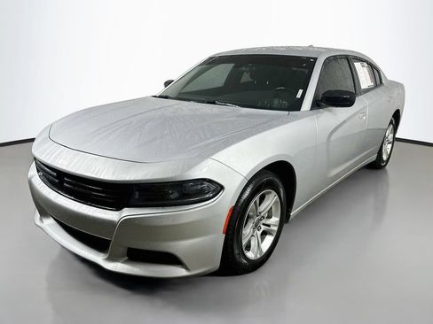 Used 2023 Dodge Charger SXT RWD image 3