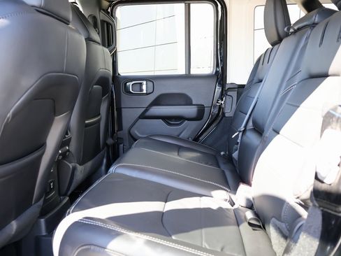 Used 2023 Jeep Wrangler Unlimited Sahara w/ Cold Weather Group image 17