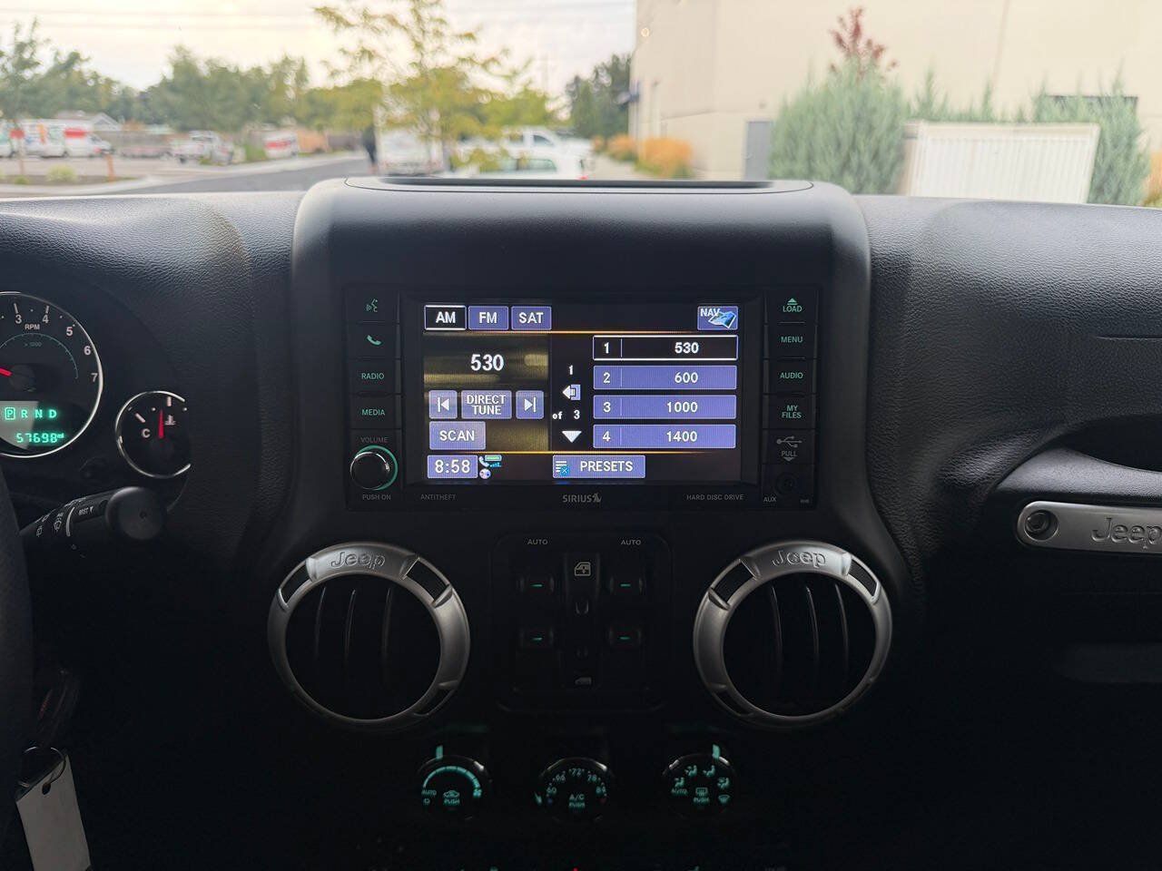 Used 2018 Jeep Wrangler Unlimited Sahara w/ Connectivity Group AWD/4WD image 34