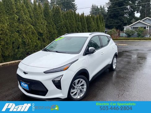 Used 2023 Chevrolet Bolt EUV LT w/ Driver Confidence Package image 2