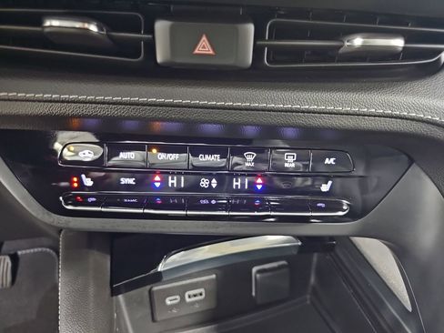 Certified 2023 Buick Envision Preferred FWD image 29