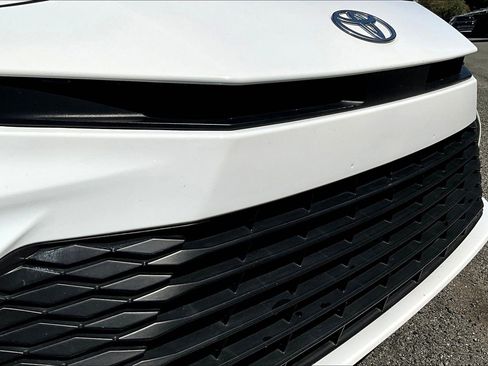 Used 2025 Toyota Camry LE image 28