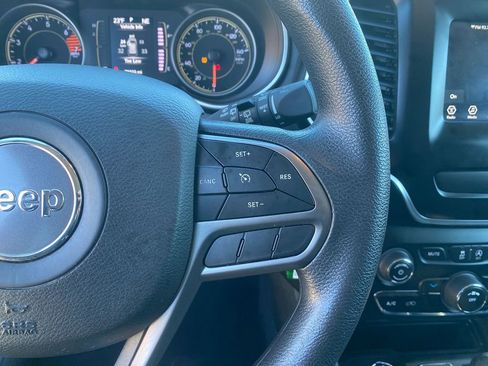 Used 2019 Jeep Cherokee Latitude w/ Popular Appearance Group image 17