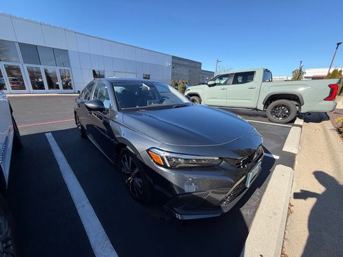 Used 2023 Honda Civic EX-L image 2