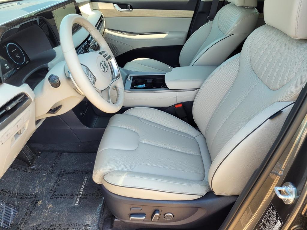 Used 2024 Hyundai Palisade Limited FWD image 9