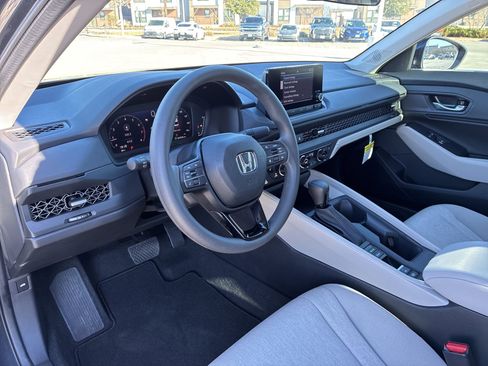 Certified 2025 Honda Accord SE image 2