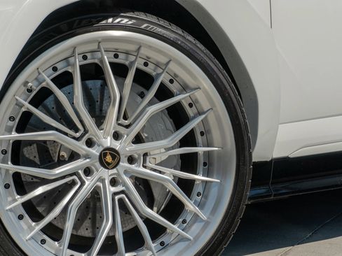 Used 2019 Lamborghini Urus AWD/4WD image 25