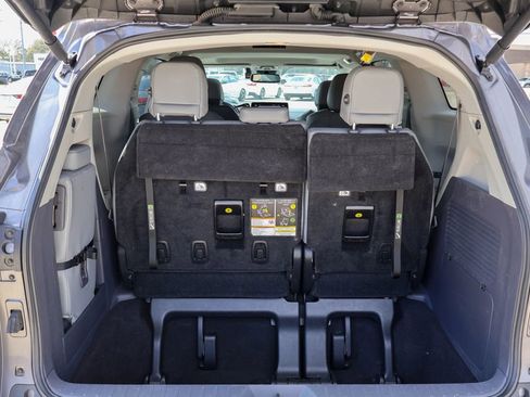Used 2022 Toyota Sienna XLE image 26
