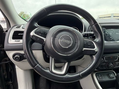 Used 2021 Jeep Compass Latitude FWD image 11