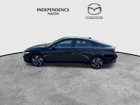 Used 2025 Hyundai Elantra SEL image 6