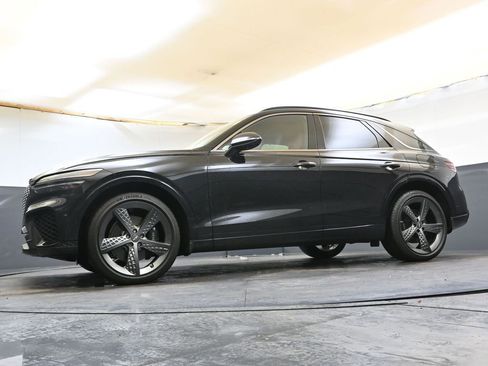 Used 2025 Genesis GV70 2.5T w/ Sport Prestige Package image 39