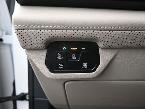 Used 2024 Volkswagen Atlas SE w/ Panoramic Sunroof Package image 32