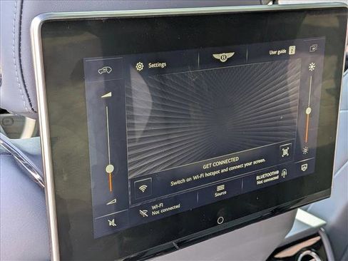 Used 2022 Bentley Bentayga image 16