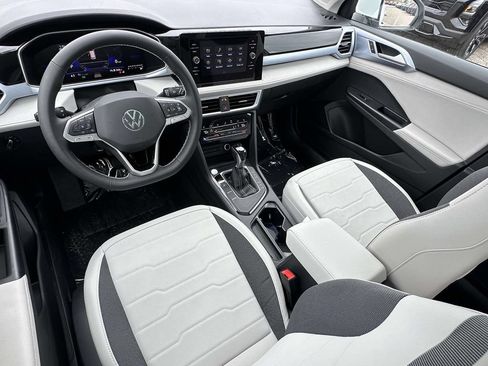 New 2026 Volkswagen Taos SE FWD image 9