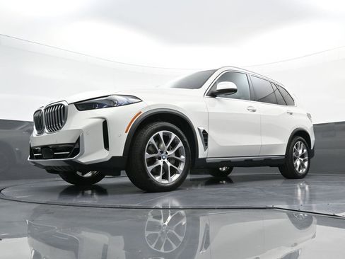 Used 2024 BMW X5 xDrive40i w/ Premium Package image 24