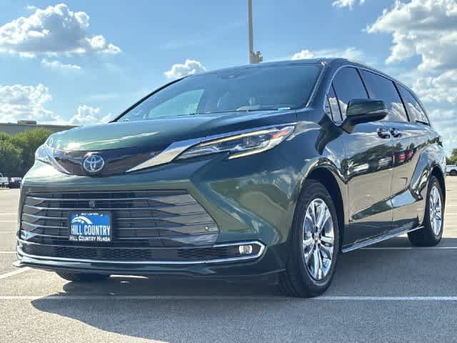Used 2024 Toyota Sienna Platinum AWD/4WD image 11