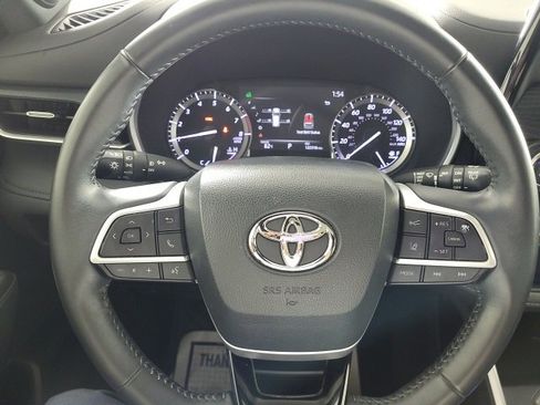 Used 2022 Toyota Highlander XSE image 23