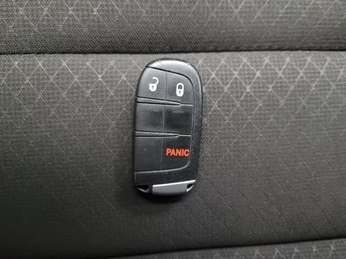 Used 2021 Jeep Grand Cherokee Laredo image 32