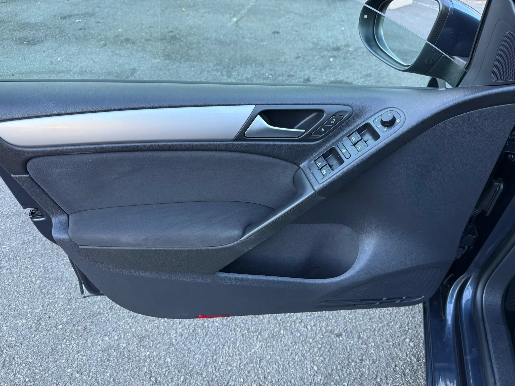 Used 2013 Volkswagen Golf 4-Door FWD image 17